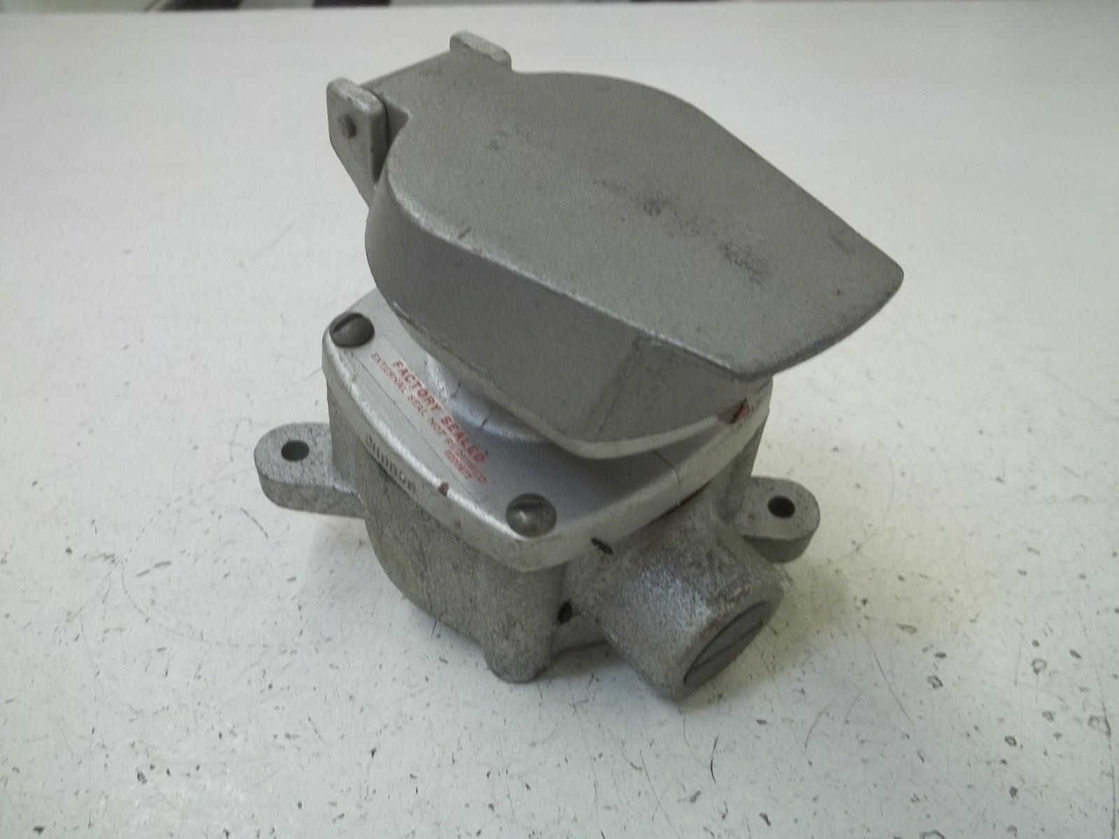 CROUSE-HINDS CPS 14 20 PIN & SLEEVE RECEPTACLE *USED*
