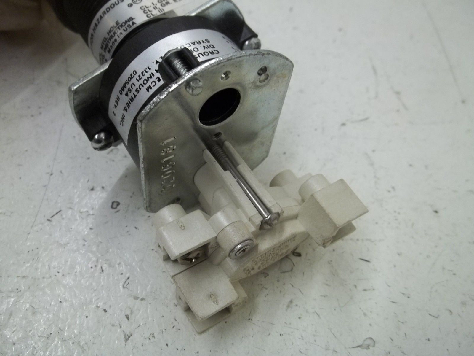 CROUSE-HINDS EMPS0492 SELECTOR SWITCH-KEY OPERATED *NEW IN BOX*