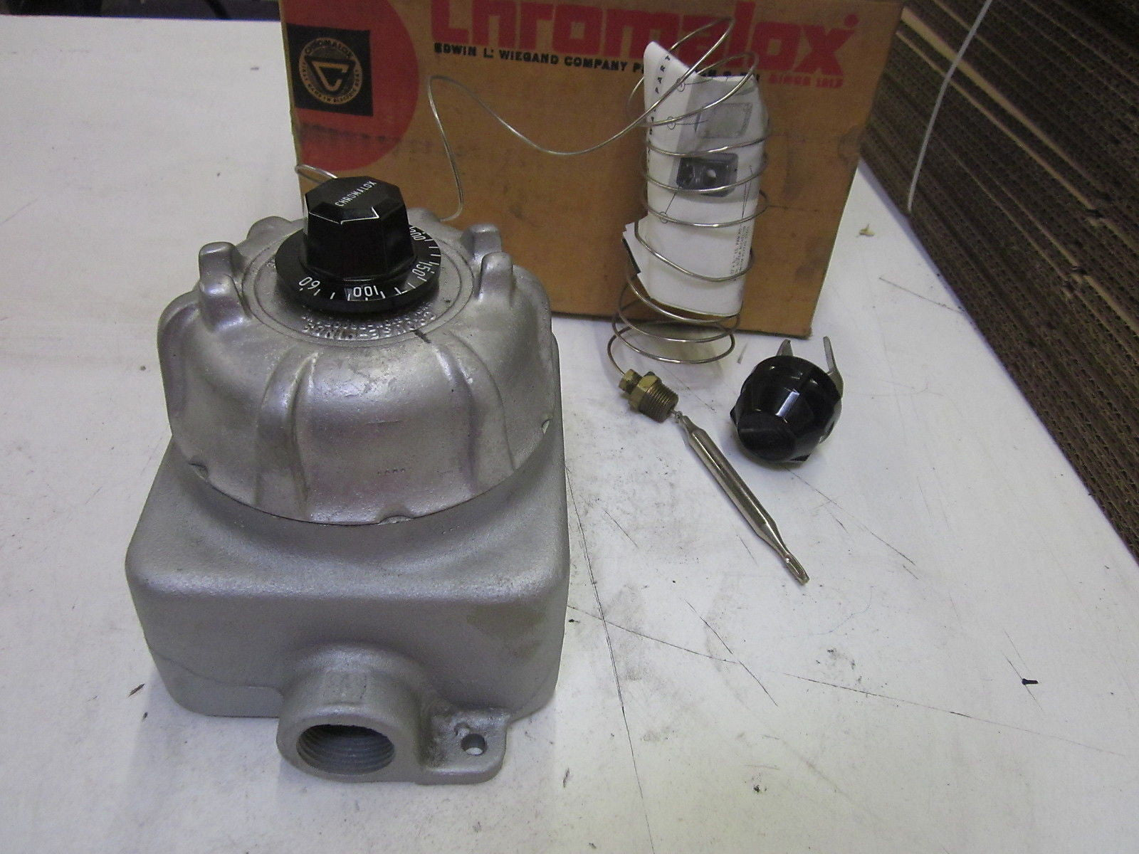 CROUSE-HINDS GUSC380 *NEW IN BOX*