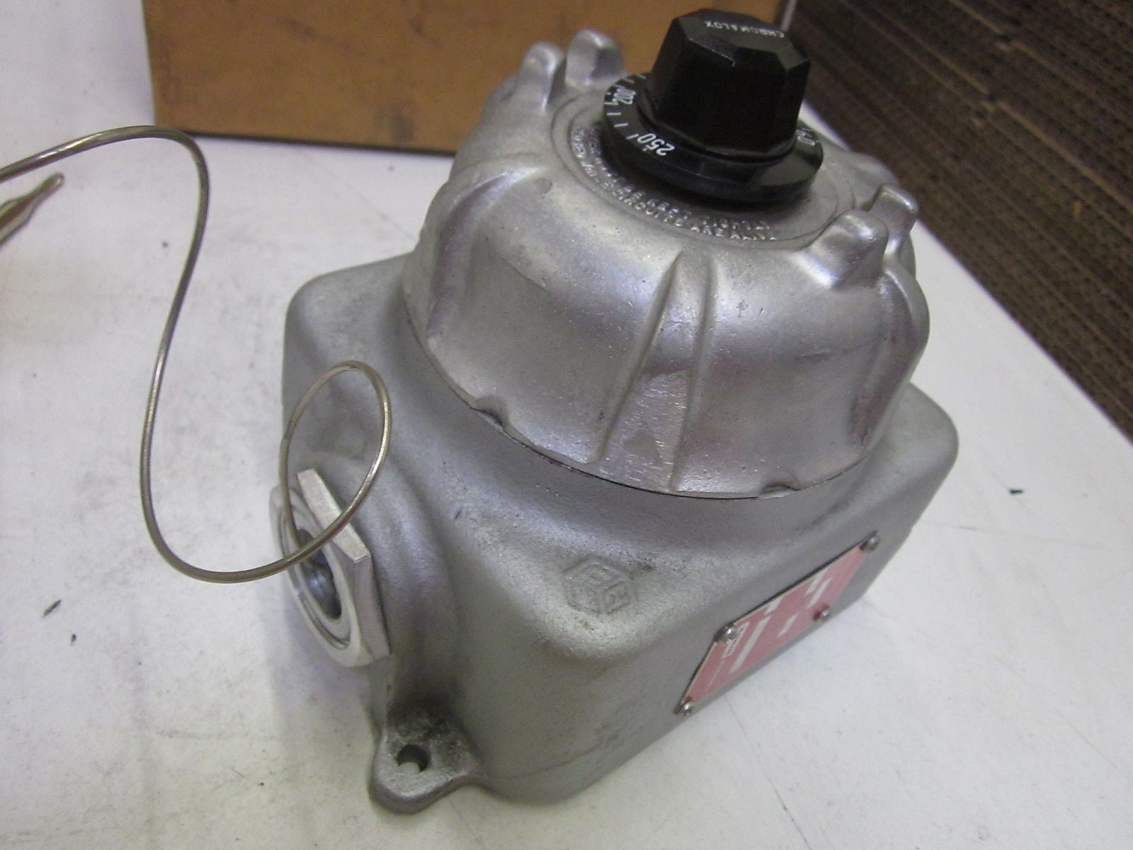 CROUSE-HINDS GUSC380 *NEW IN BOX*