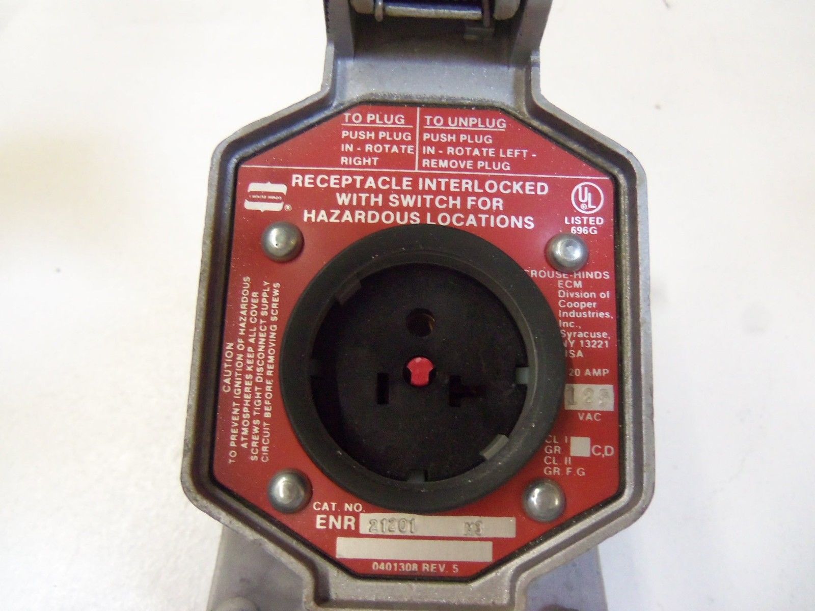 CROUSE-HINDS RECEPTACLE INTERLOCKED WITH SWITCH ENR21201 *NEW IN BOX*