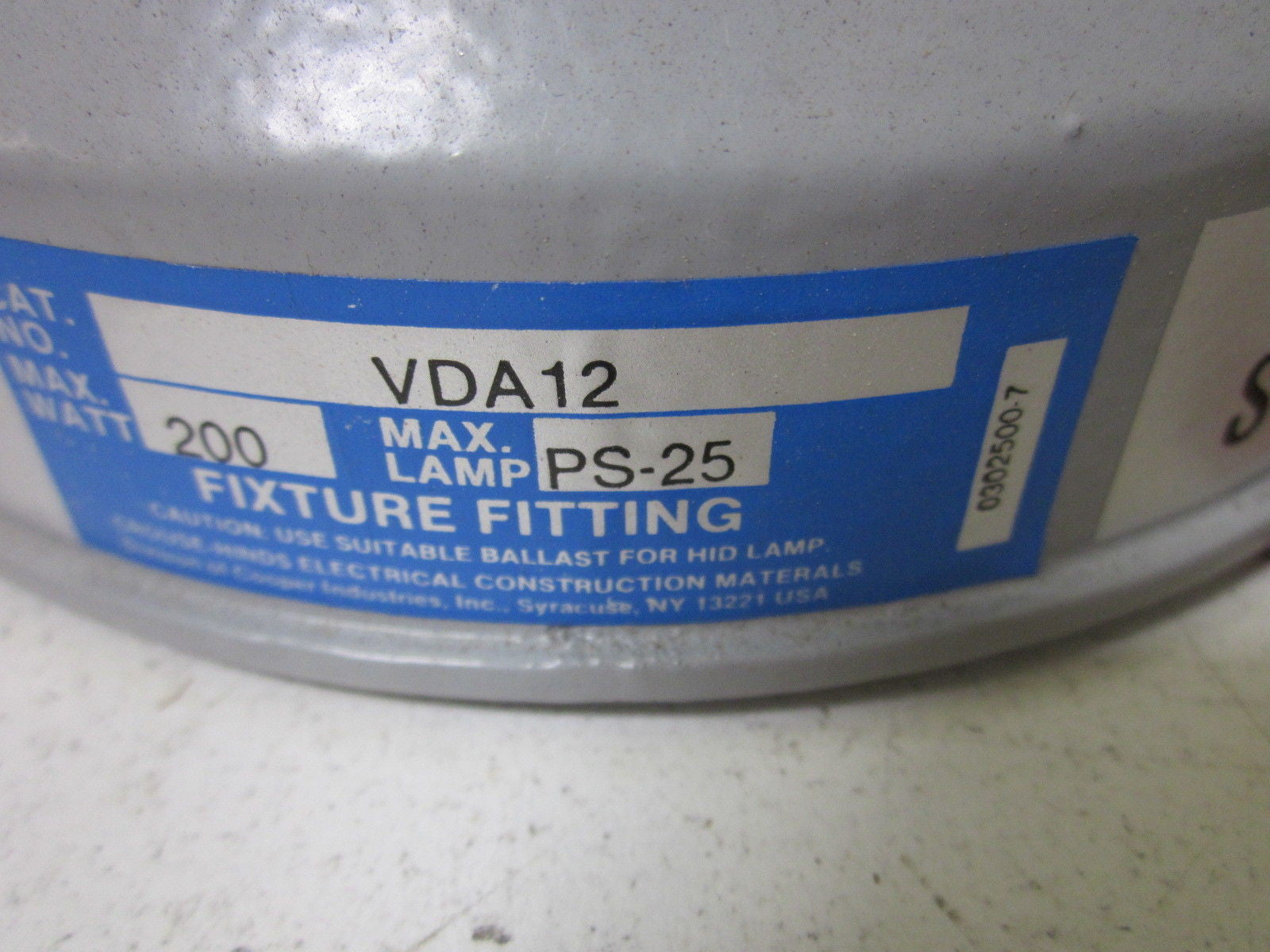 CROUSE-HINDS VDA12 INCANDESCENT LIGHTING FIXTURE *NEW IN BOX*