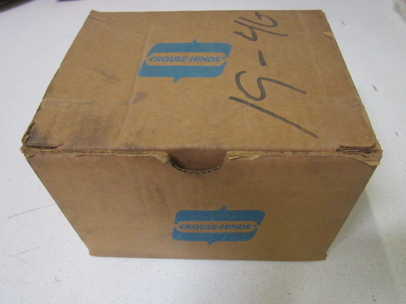 CROUSE-HINDS VDA12 INCANDESCENT LIGHTING FIXTURE *NEW IN BOX*