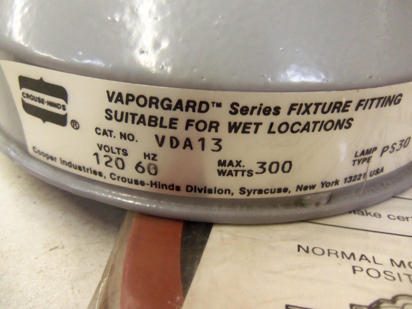 CROUSE-HINDS VAPORGARD VDA13 INCADESCENT LIGHTING FIXTURE BODY ONLY *NEW IN BOX*