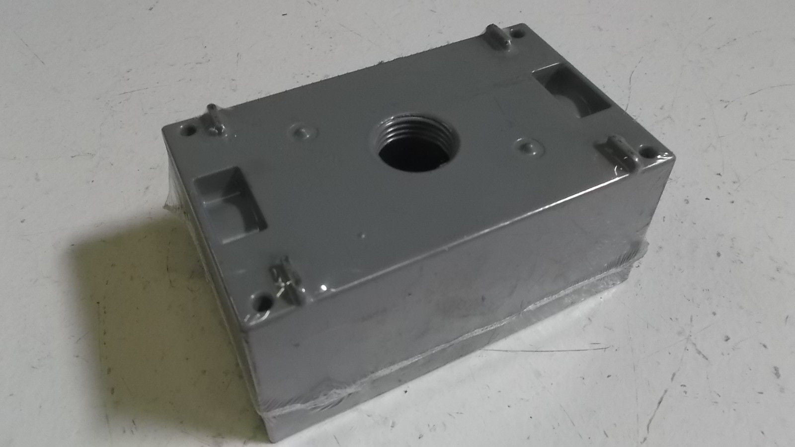 CROUSE-HINDS TP7010 GANG WEATHERPROOF OUTLET BOX *NEW IN BOX SEALED*
