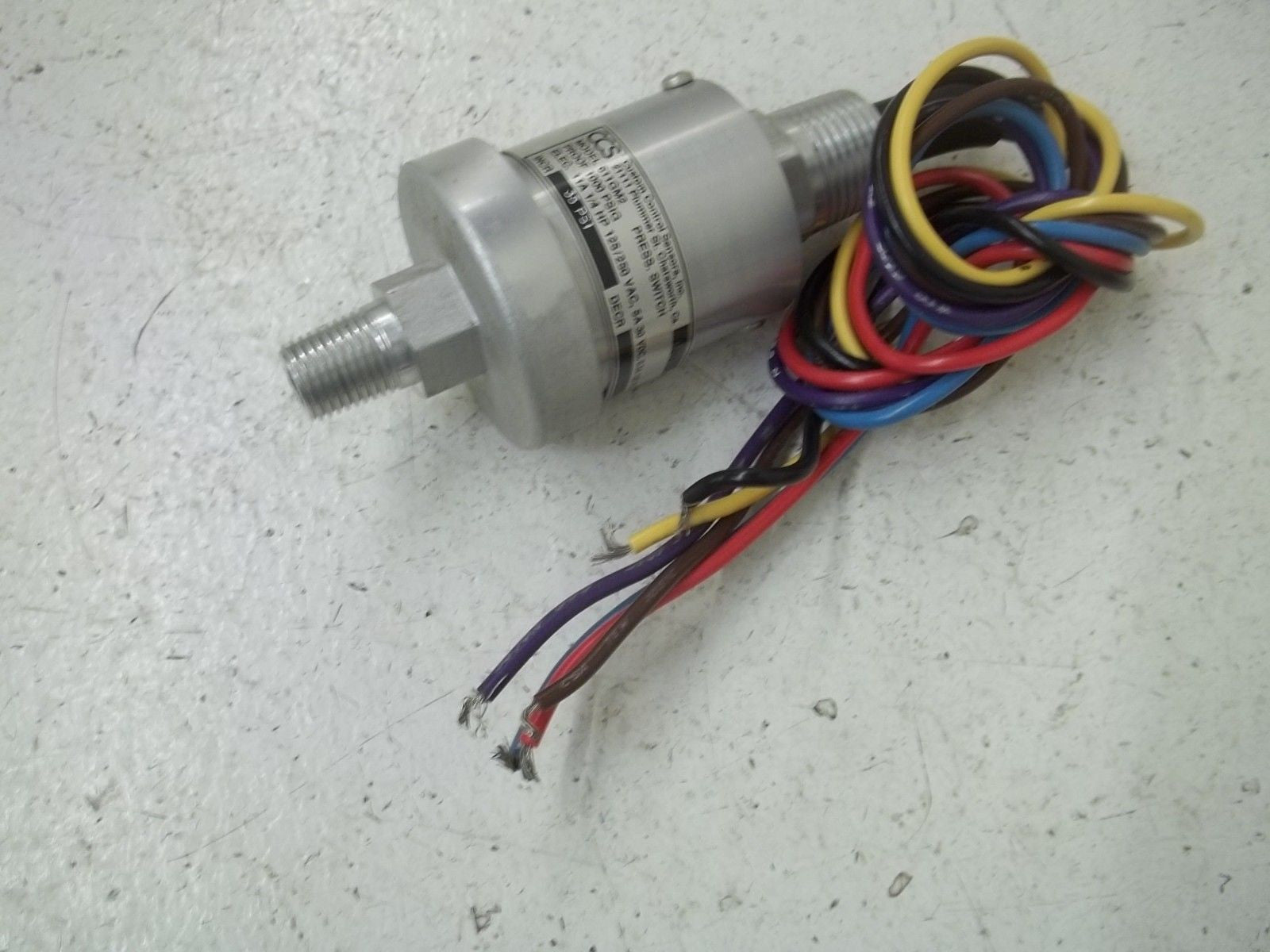 CUSTOM CONTROL SENSORS, INC. 611GM2 PRESSURE SWITCH 1000PSIG *NEW IN BOX*