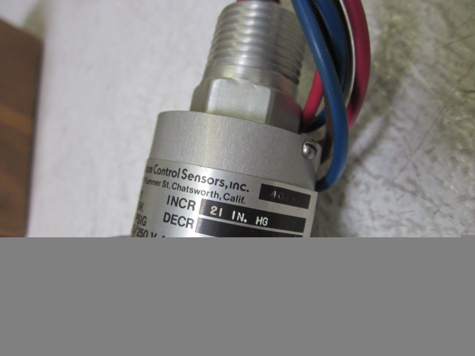 CUSTOM CONTROL SENSOR, INC. 610V1 DUAL PRESSURE SWITCH 125/250VAC *NEW IN BOX*