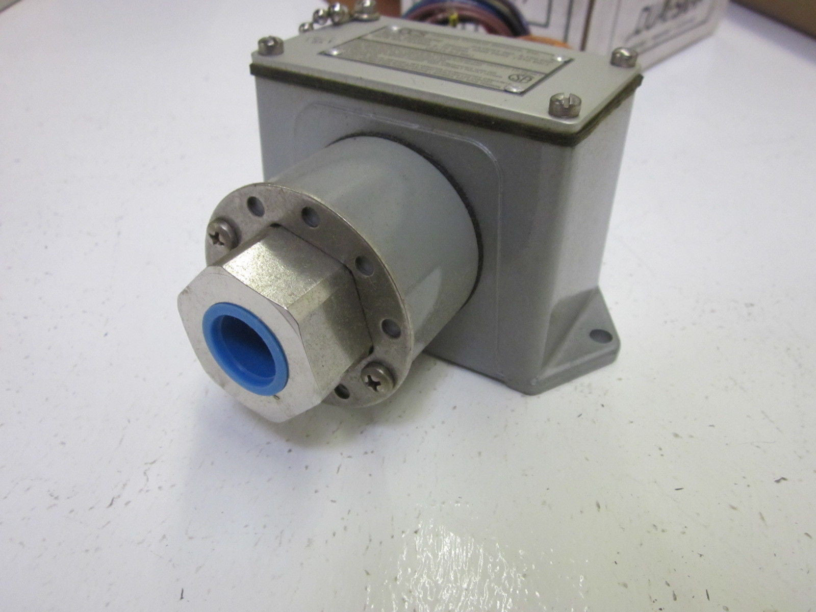 CUSTOM CONTROL SENSOR 646GZEM2 DUAL SNAP PRESSURE/ TEMP. CONTROL *NEW IN BOX*
