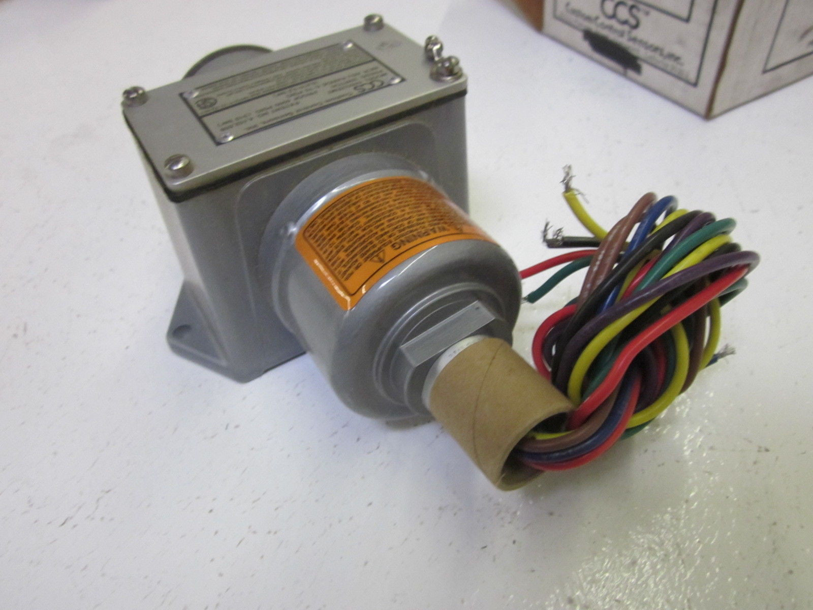 CUSTOM CONTROL SENSOR 646GZEM2 DUAL SNAP PRESSURE/ TEMP. CONTROL *NEW IN BOX*