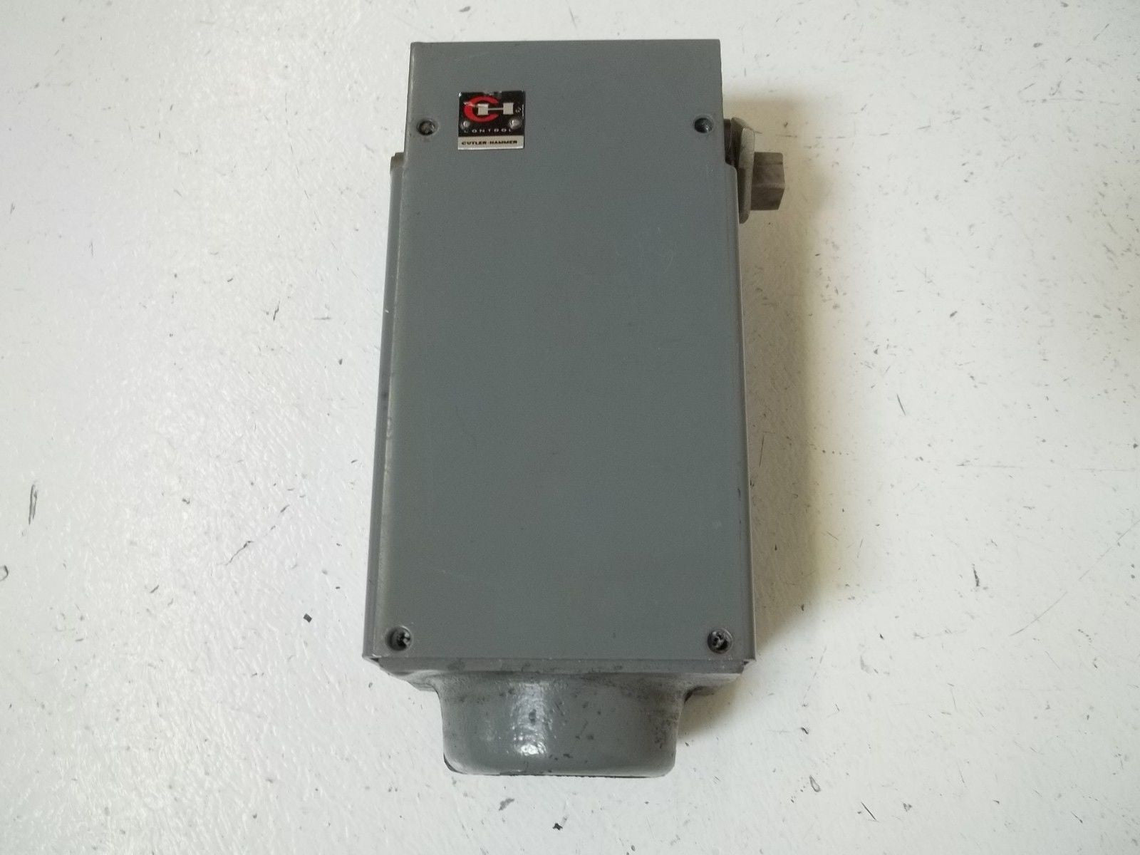 CUTLER HAMMER 10316H27A LIMIT SWITCH *USED*