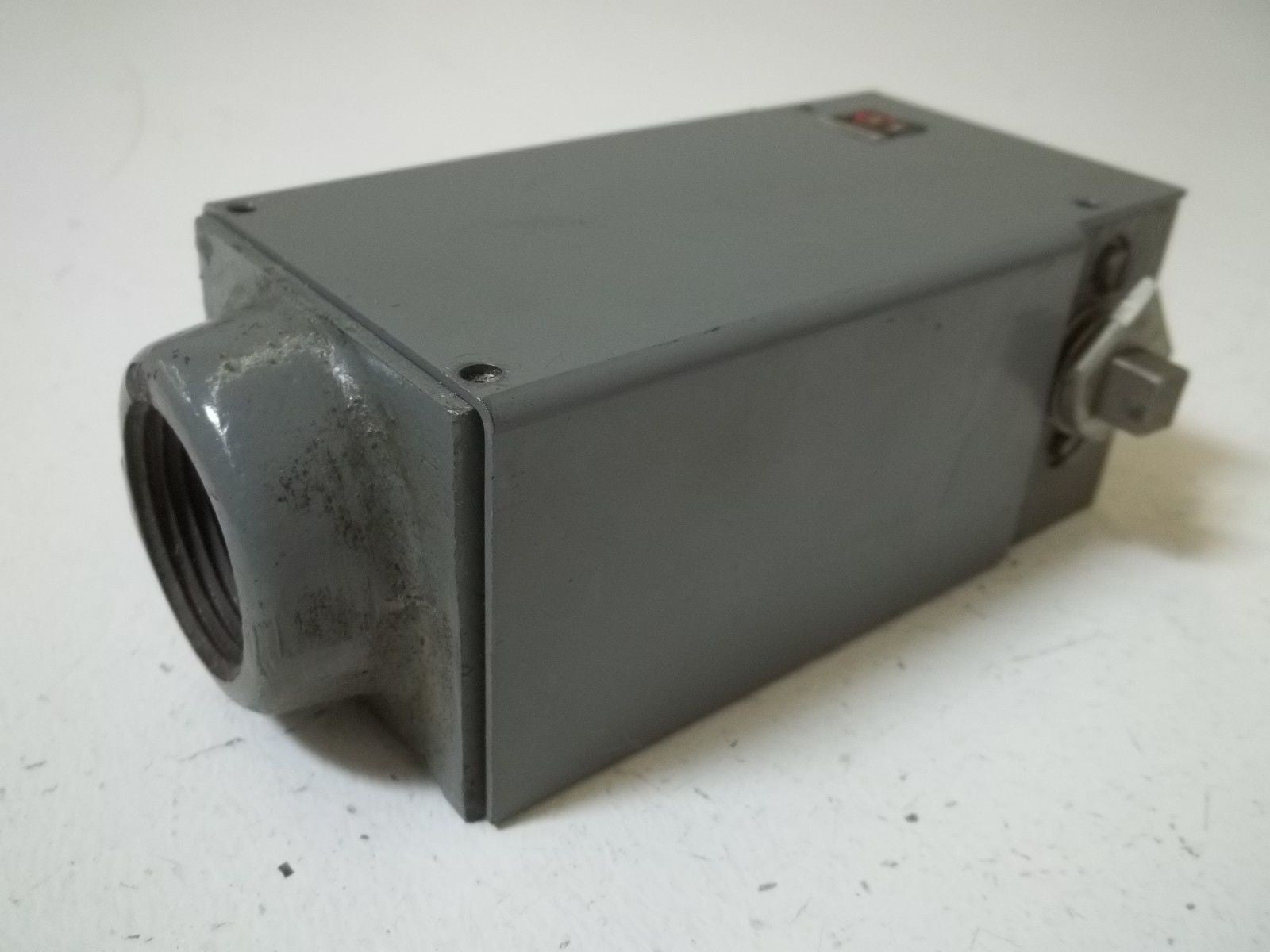 CUTLER HAMMER 10316H27A LIMIT SWITCH *USED*