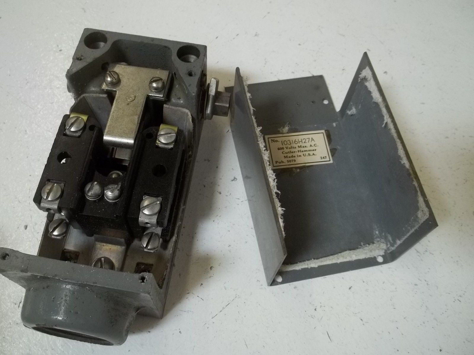CUTLER HAMMER 10316H27A LIMIT SWITCH *USED*