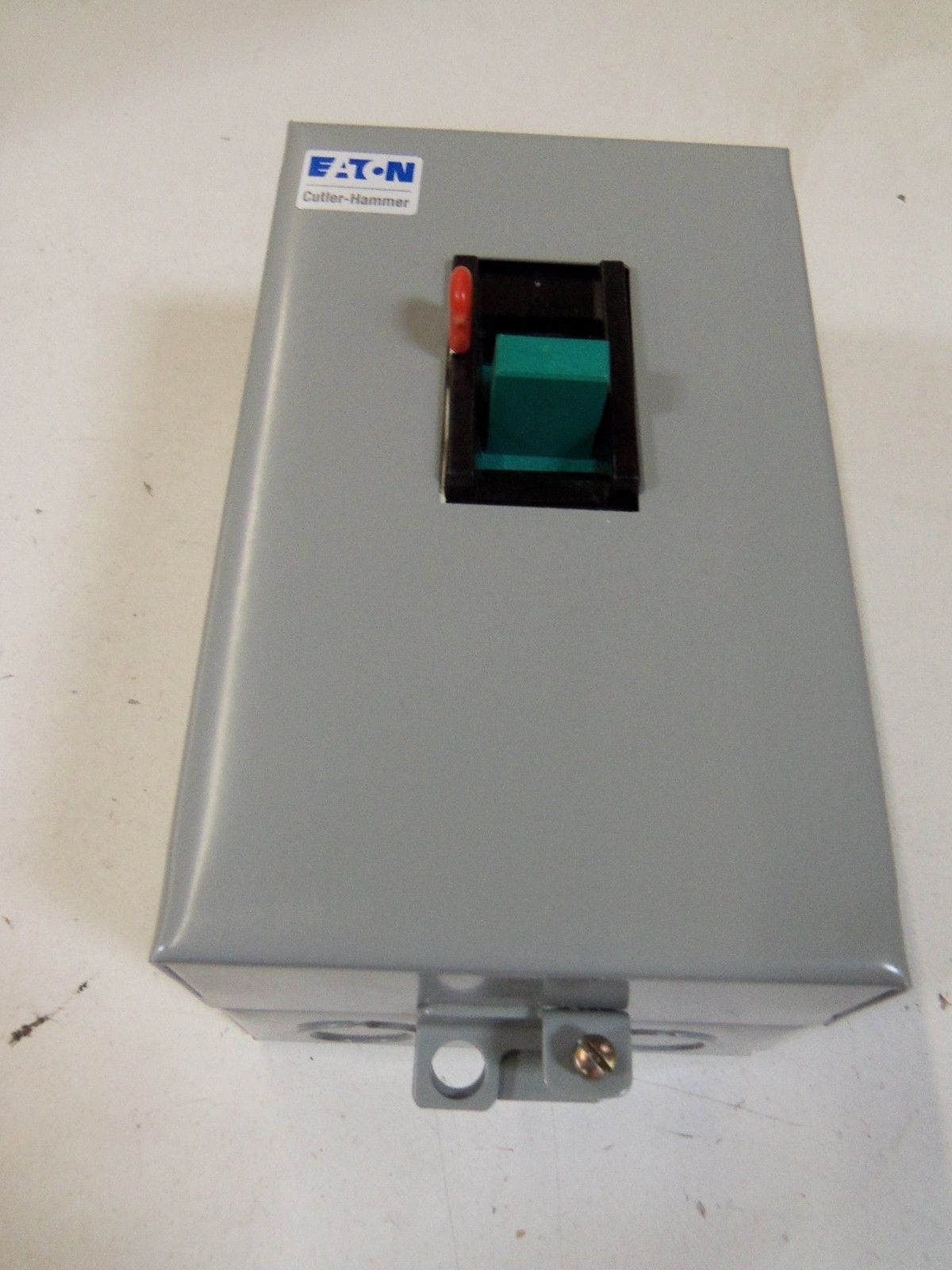 CUTLER HAMMER AC MANUAL STARTER B100S0B *NEW IN BOX*