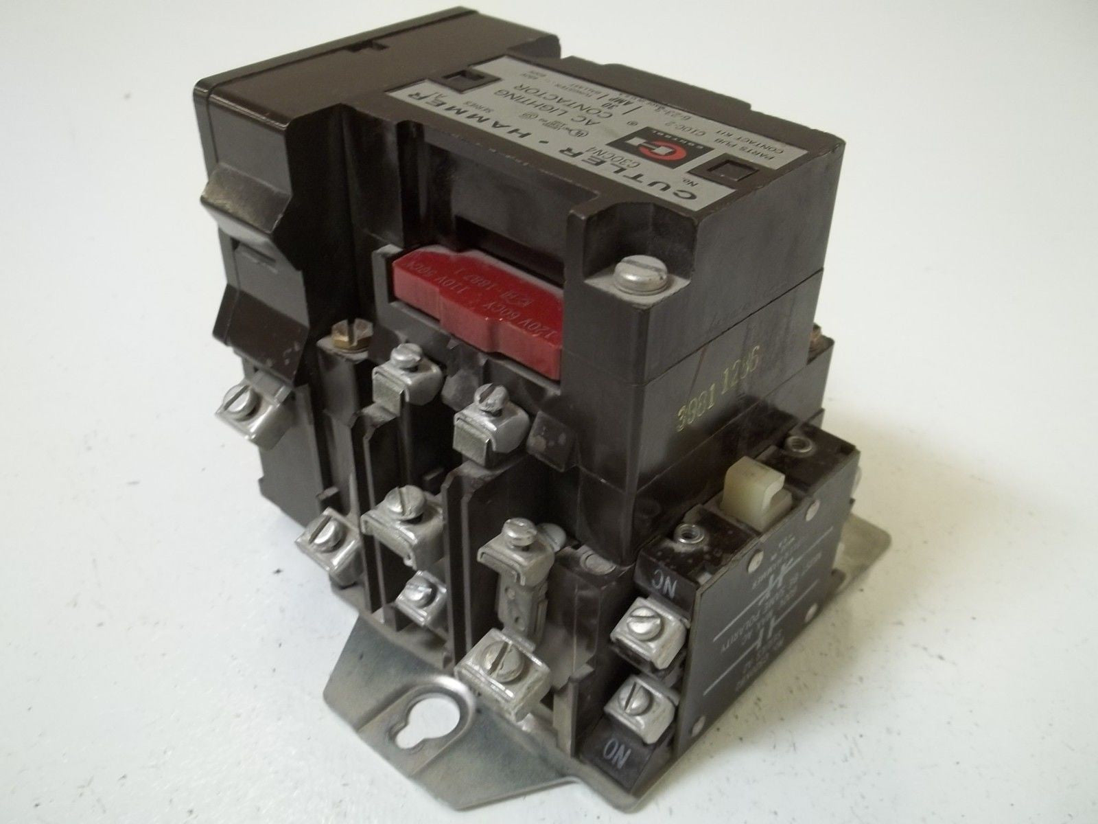 CUTLER HAMMER C30CN4 AC LIGHTING CONTACTOR 120V *USED*