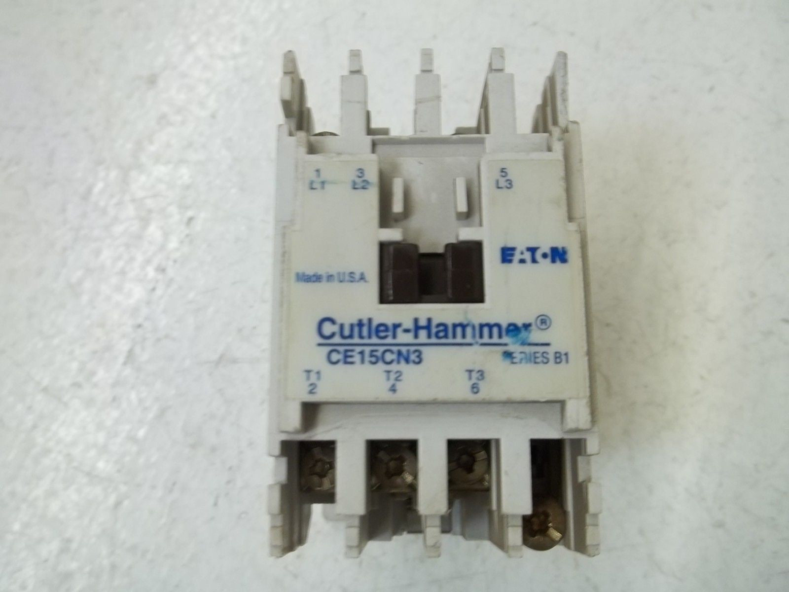 CUTLER HAMMER CE15CN3 CONTACTOR 24V *USED*