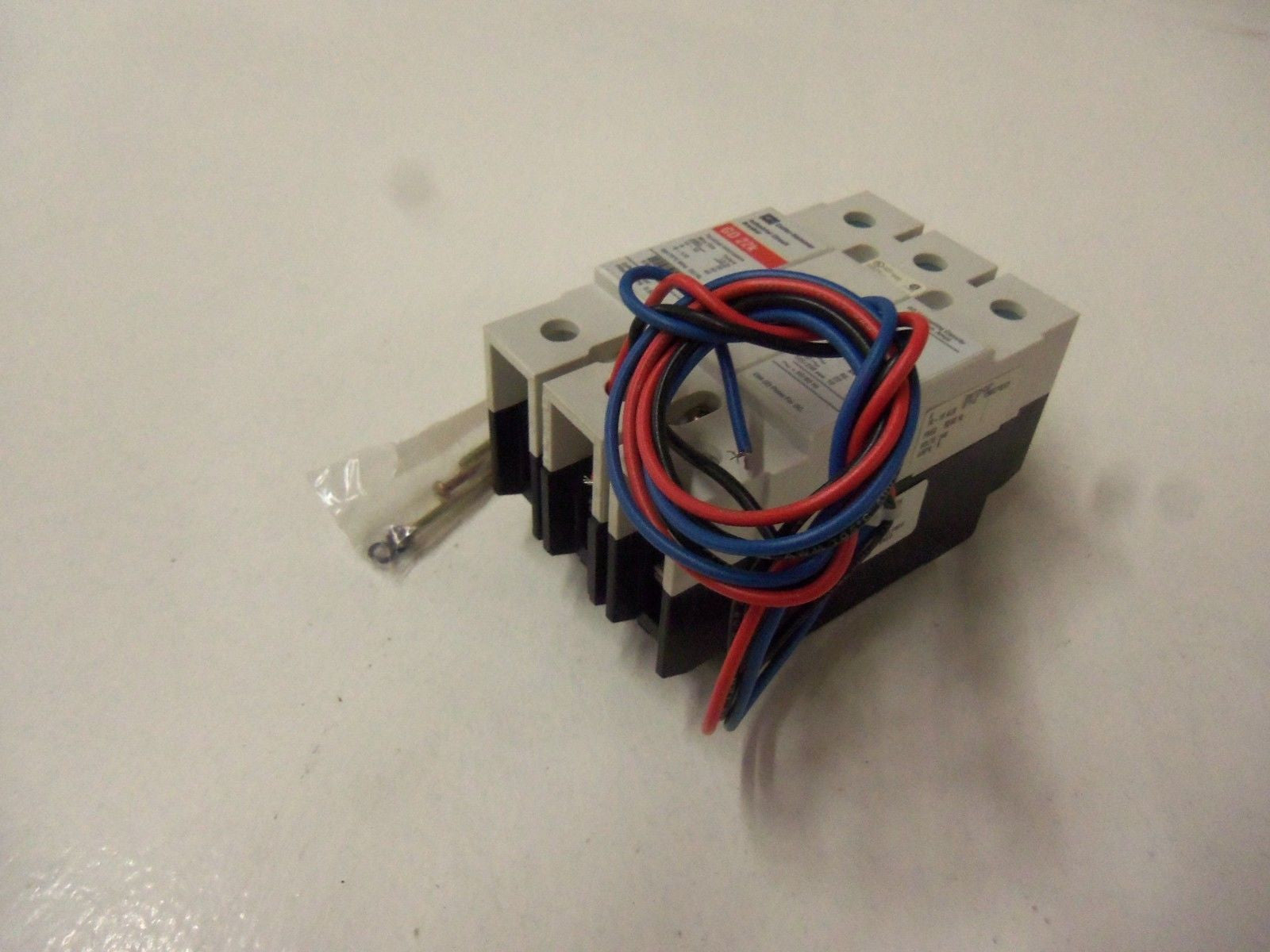 CUTLER HAMMER CIRCUIT BREAKER GD3015A3 *NEW IN BOX*