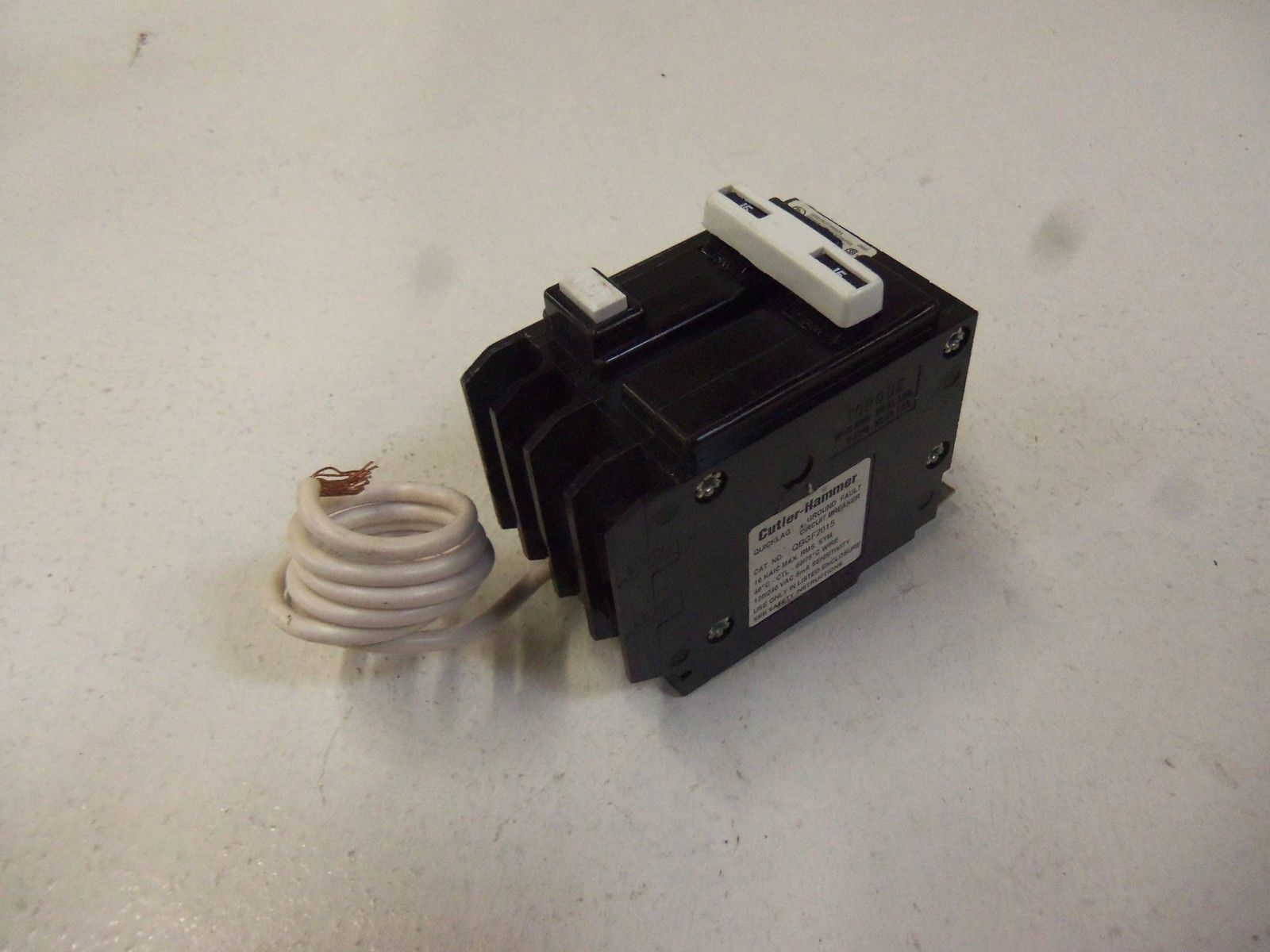 CUTLER HAMMER CIRCUIT BREAKER QBGF2015 *USED*
