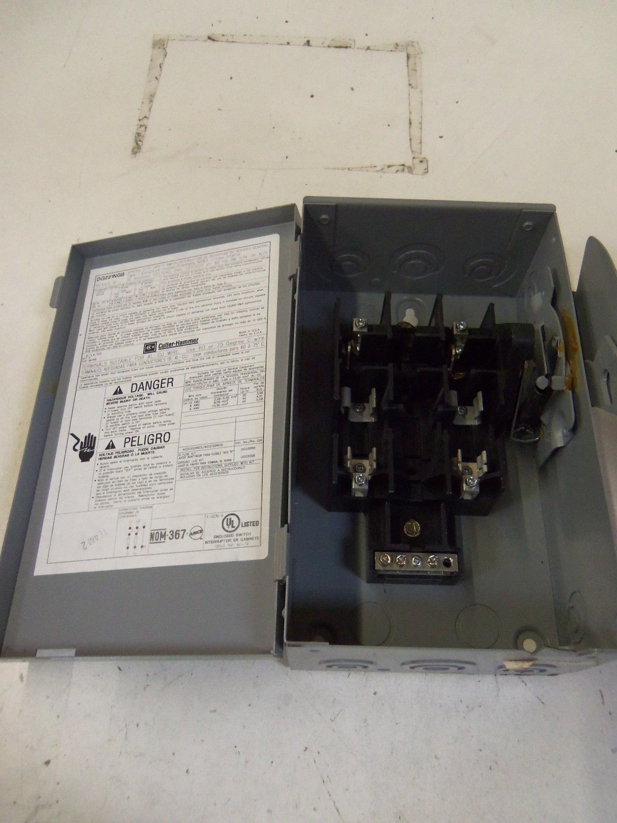 CUTLER HAMMER DG221NGB GENERAL DUTY SAFETY SWITCH *NEW NO BOX*