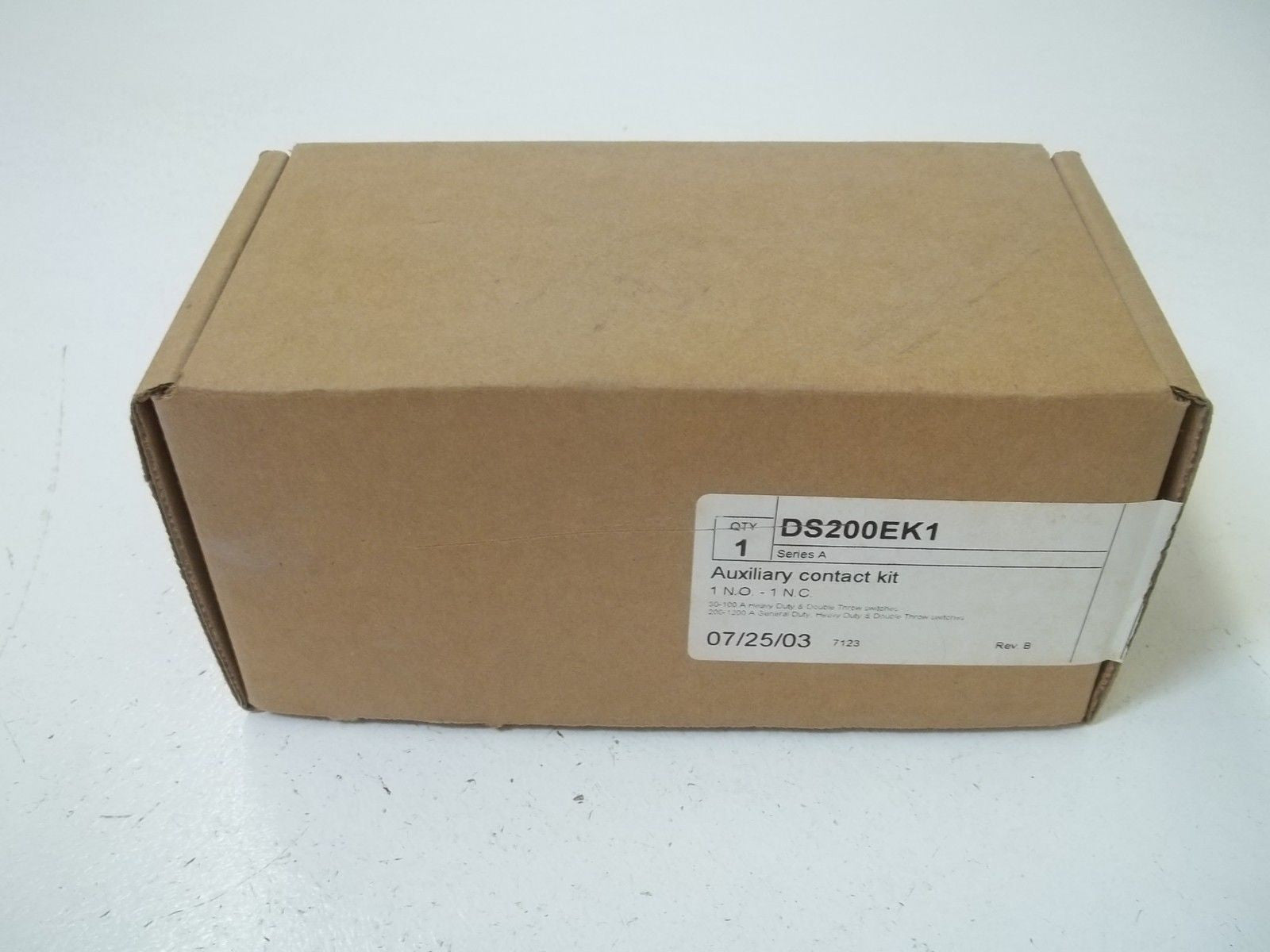 CUTLER HAMMER DS200EK1 SER.A AUXILIARY CONTACT KIT *NEW IN BOX*