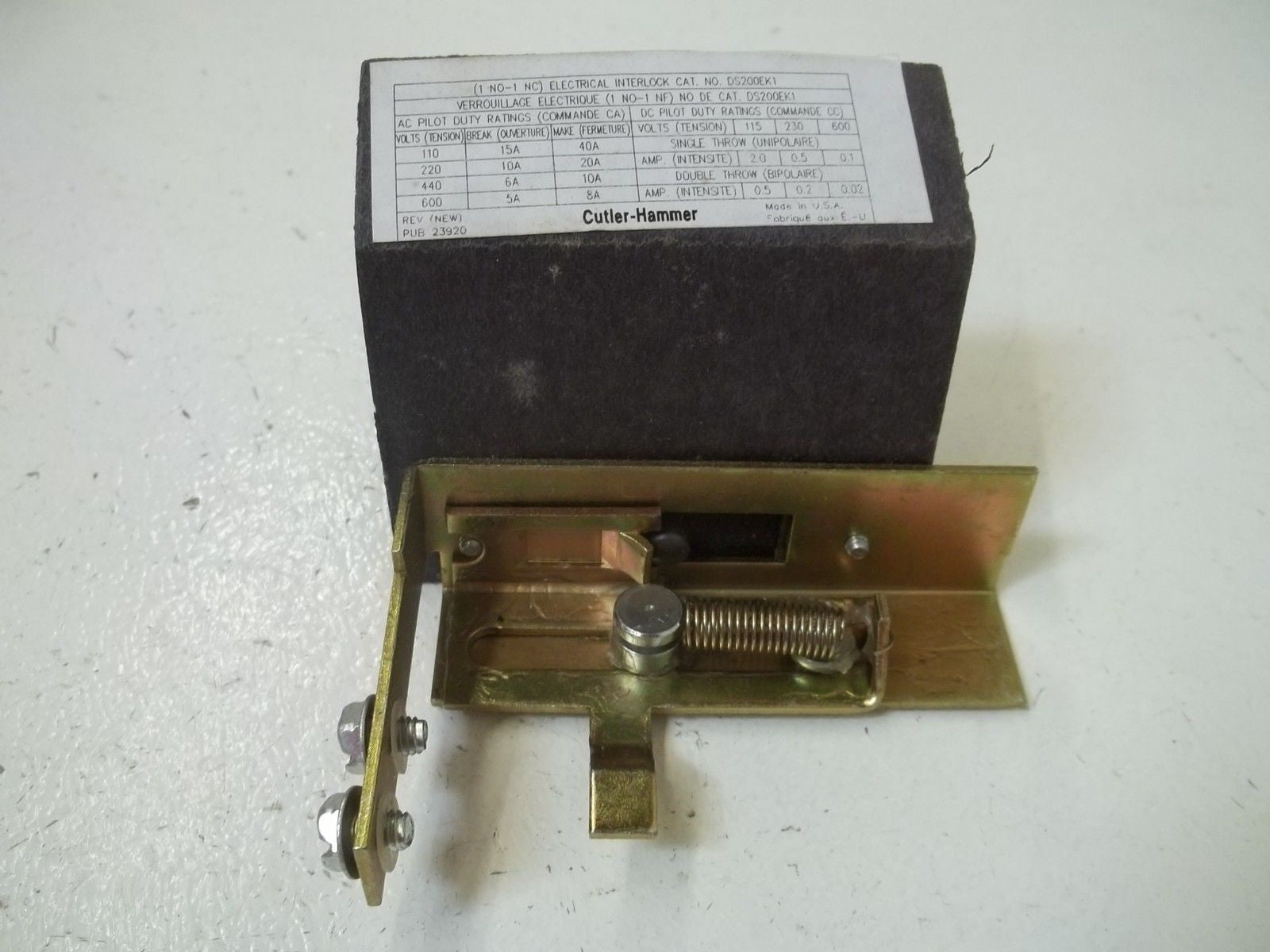 CUTLER HAMMER DS200EK1 SER.A AUXILIARY CONTACT KIT *NEW IN BOX*