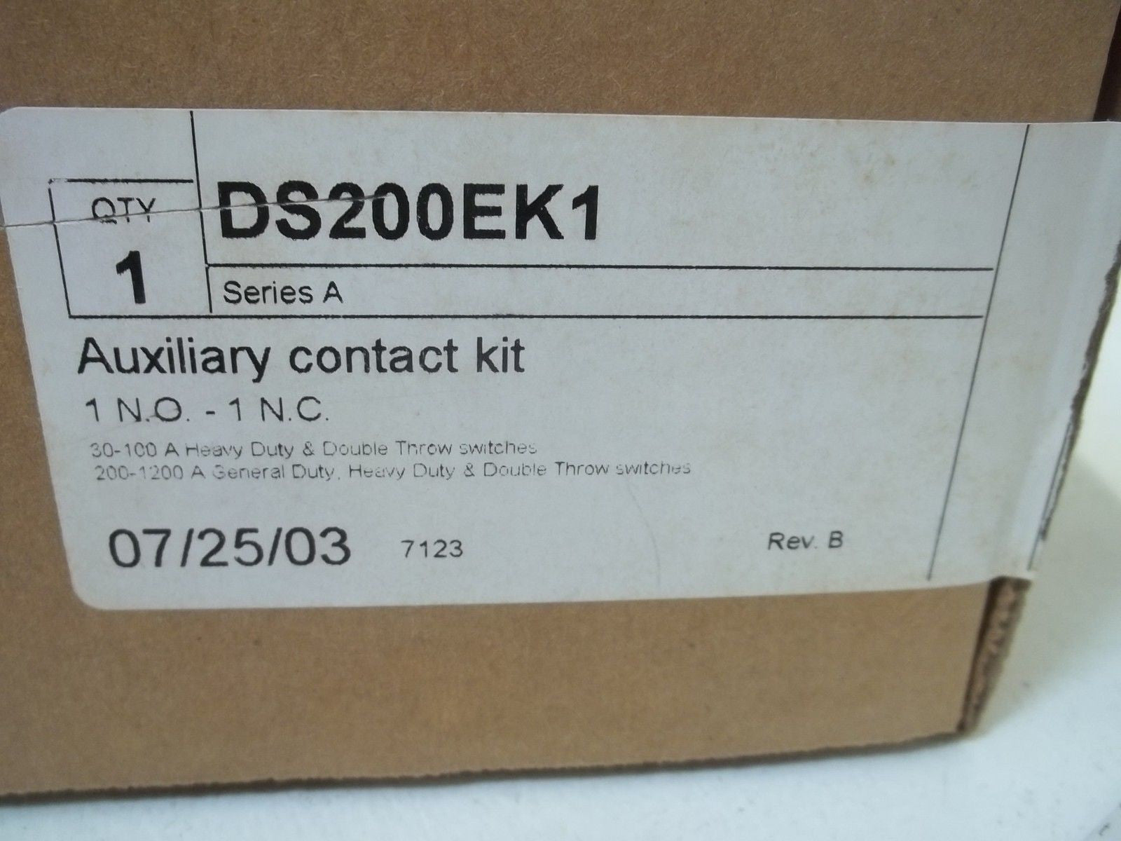 CUTLER HAMMER DS200EK1 SER.A AUXILIARY CONTACT KIT *NEW IN BOX*