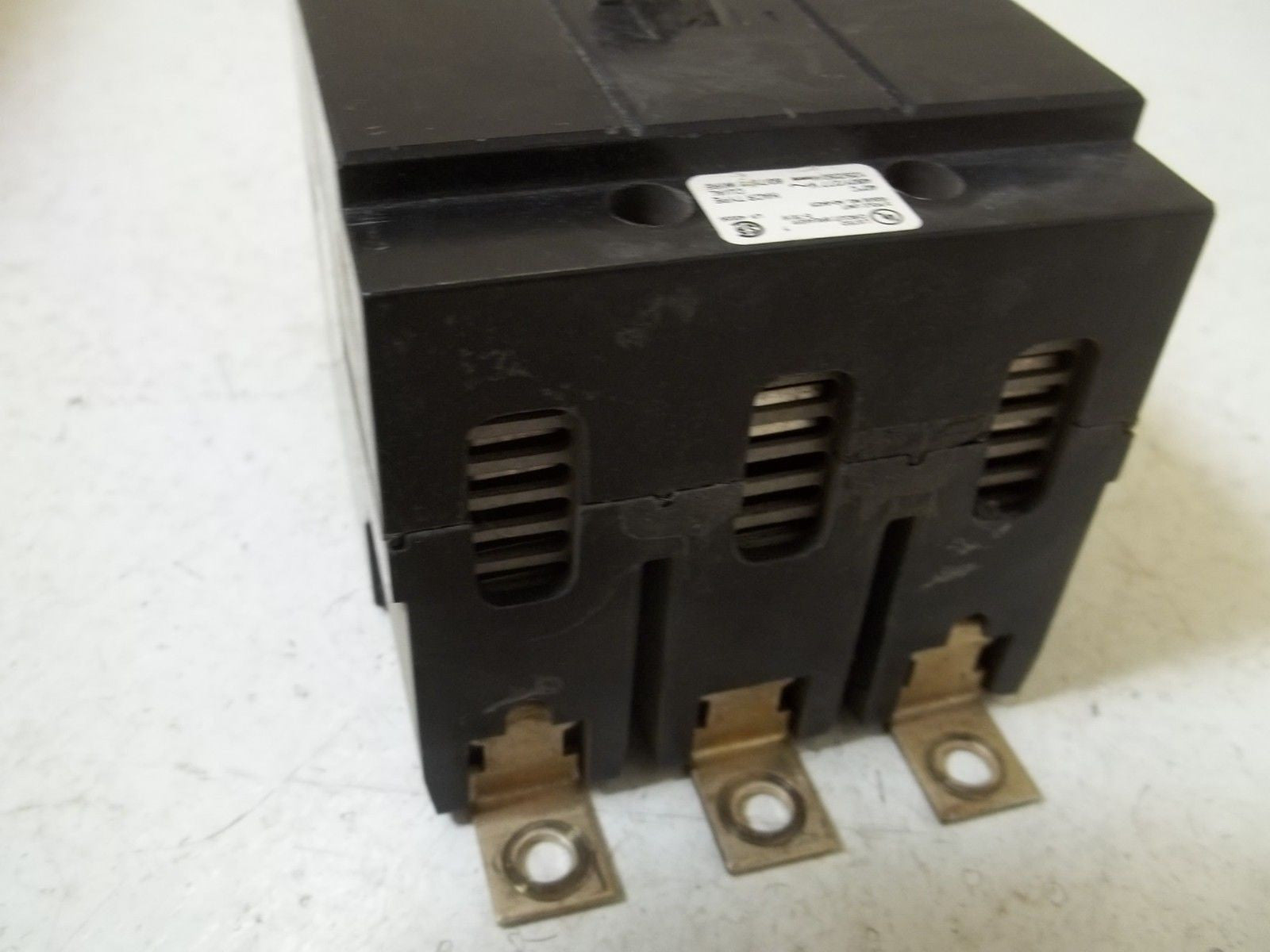 CUTLER HAMMER GHB3060 CIRCUIT BREAKER *USED*