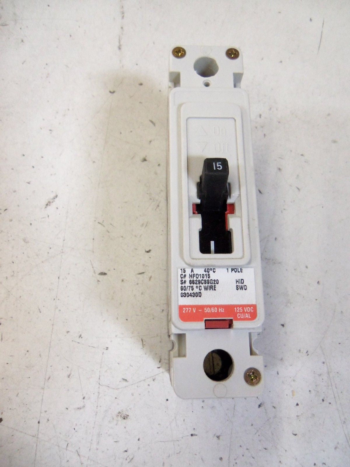 CUTLER HAMMER HFD1015 CIRCUIT BREAKER 15A *NEW IN BOX*