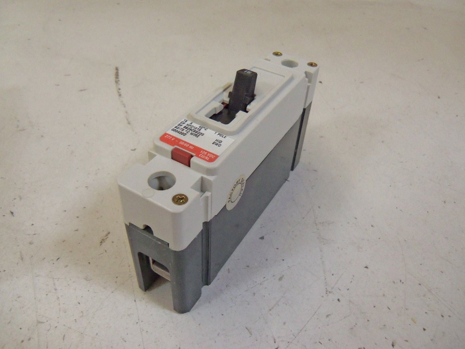 CUTLER HAMMER HFD1015 CIRCUIT BREAKER 15A *NEW IN BOX*