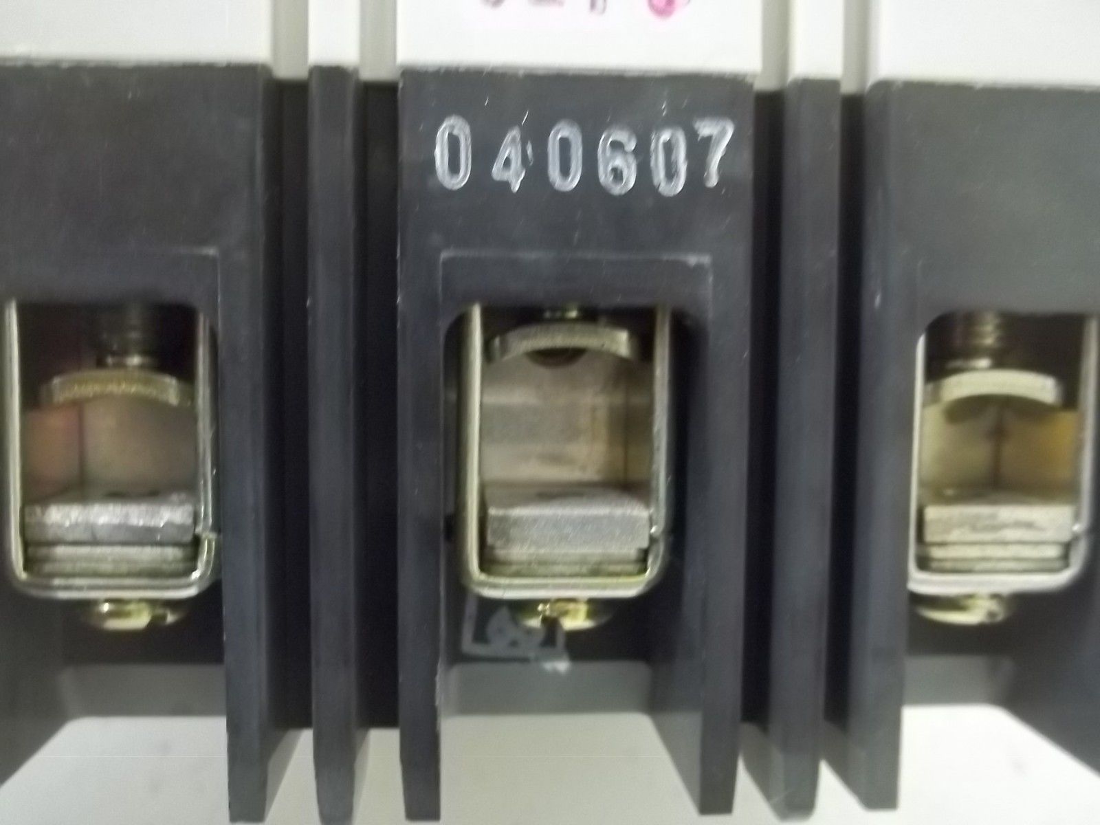 CUTLER HAMMER HFD3040 CIRCUIT BREAKER/ DISJOCTEUR *NEW IN BOX*