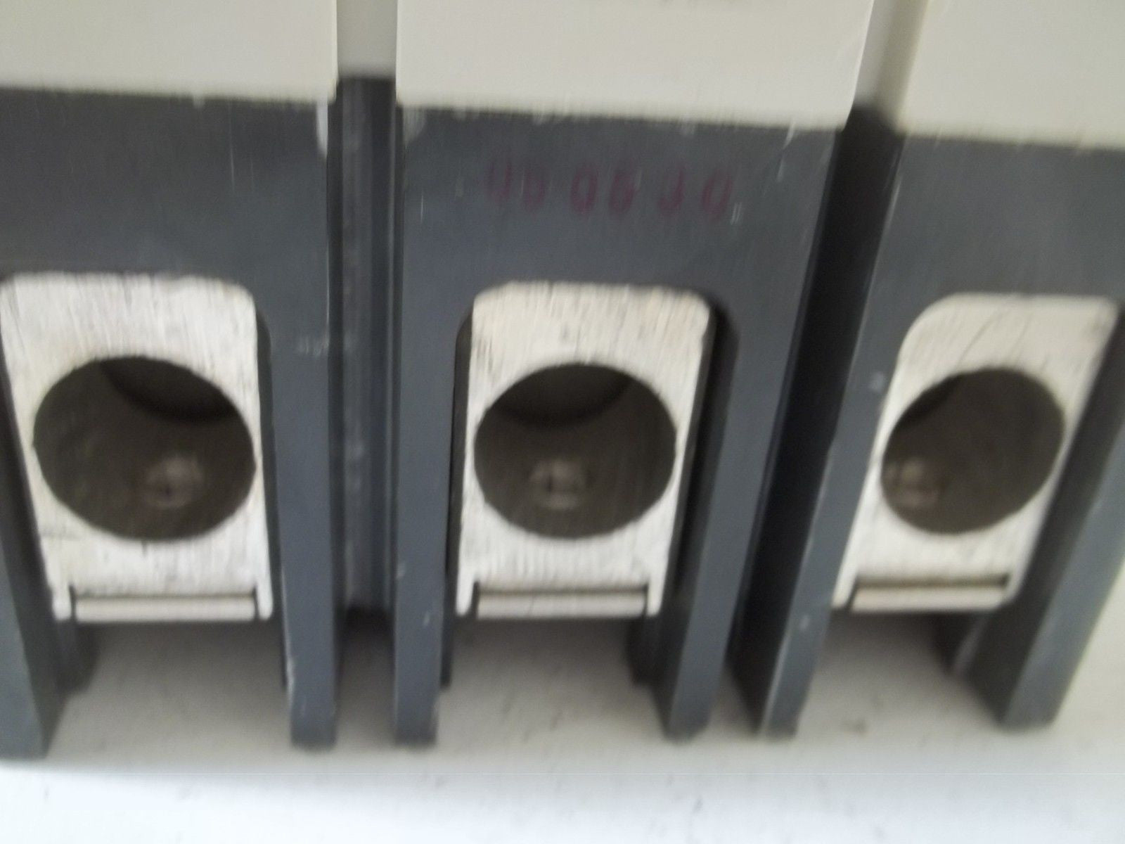 CUTLER HAMMER KD3400 CIRCUIT BREAKER 400A *USED*