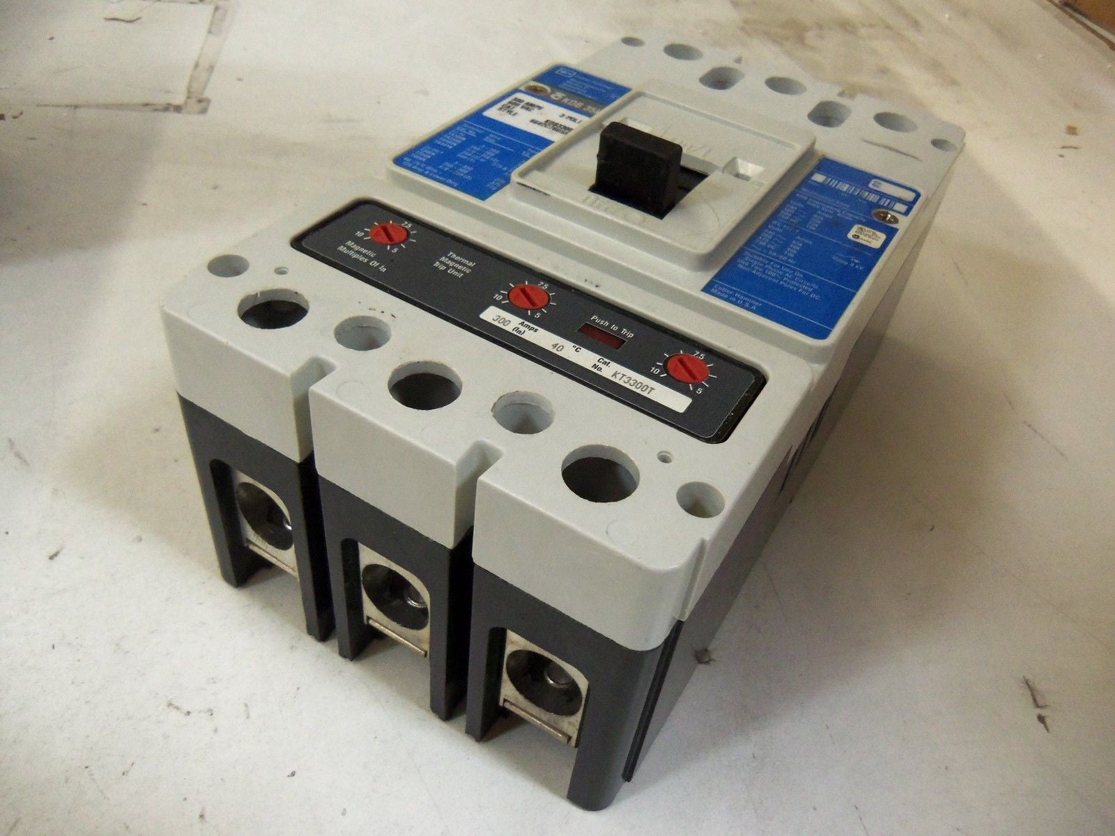 CUTLER HAMMER KDB3300 CIRCUIT BREAKER 300A *NEW NO BOX*