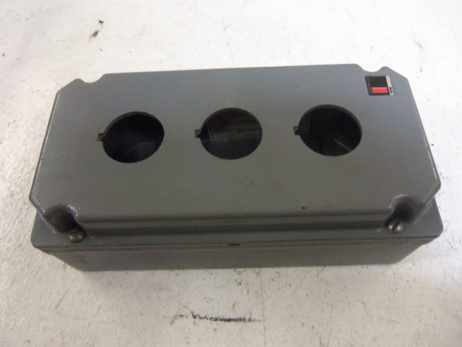 CUTLER HAMMER 10250T-N13 ENCLOSURE *USED*