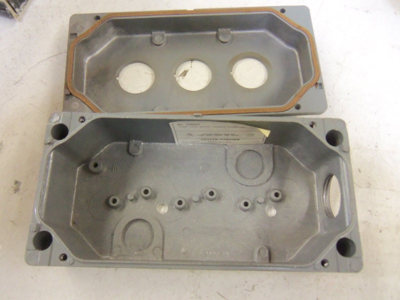 CUTLER HAMMER 10250T-N13 ENCLOSURE *USED*