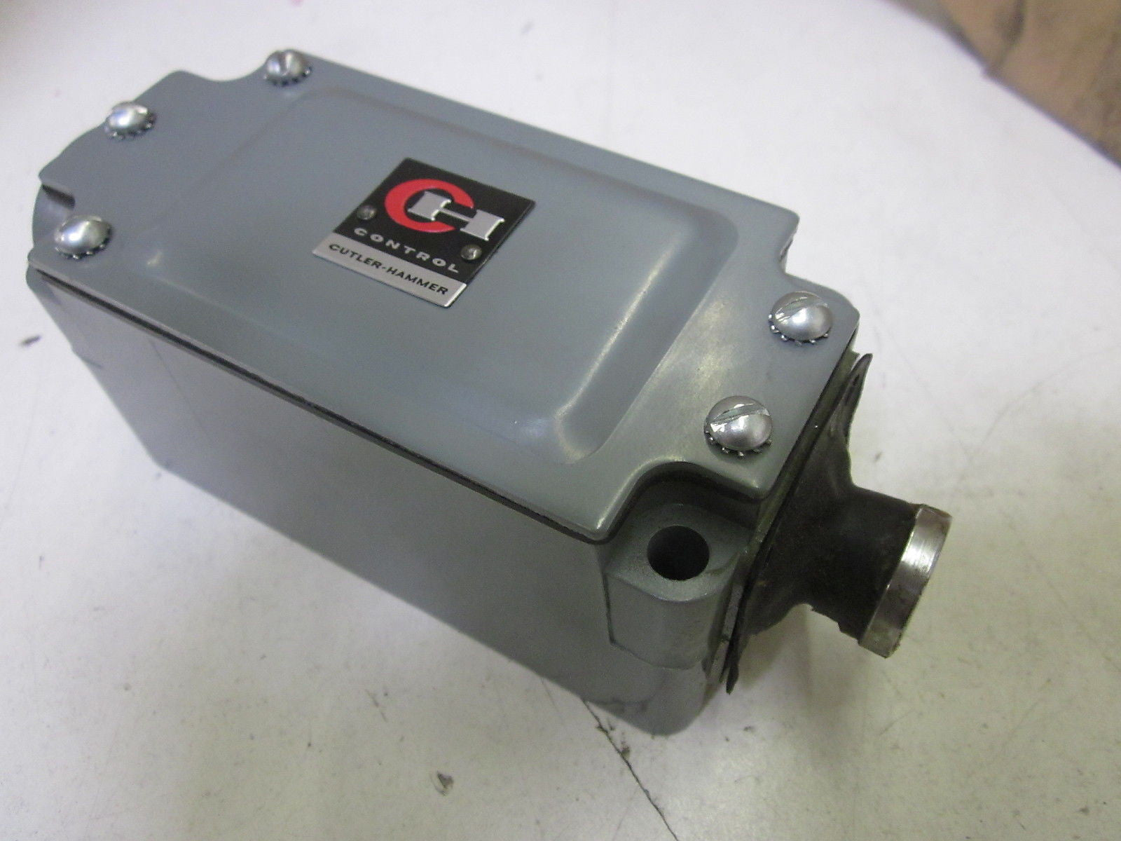 CUTLER HAMMER 103161H18D *NEW IN BOX*