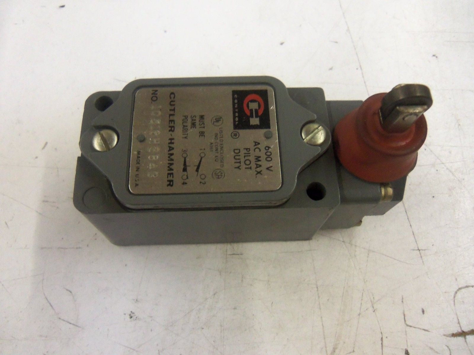 CUTLER HAMMER 10316H284C LIMIT SWITCH *NEW NO BOX*