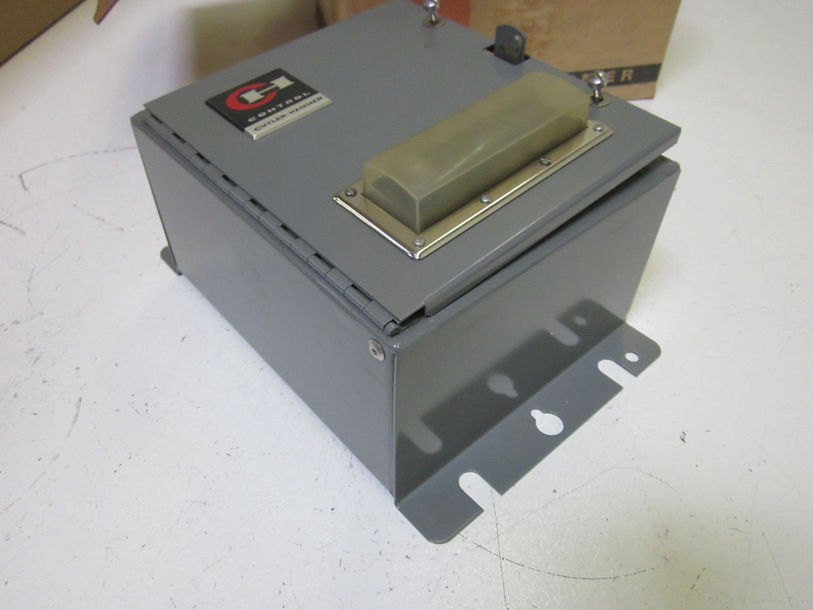 CUTLER HAMMER C799AD1 SER.A1 NEMA 12 MOTOR STARTER ENCLOSURE  *NEW IN BOX*