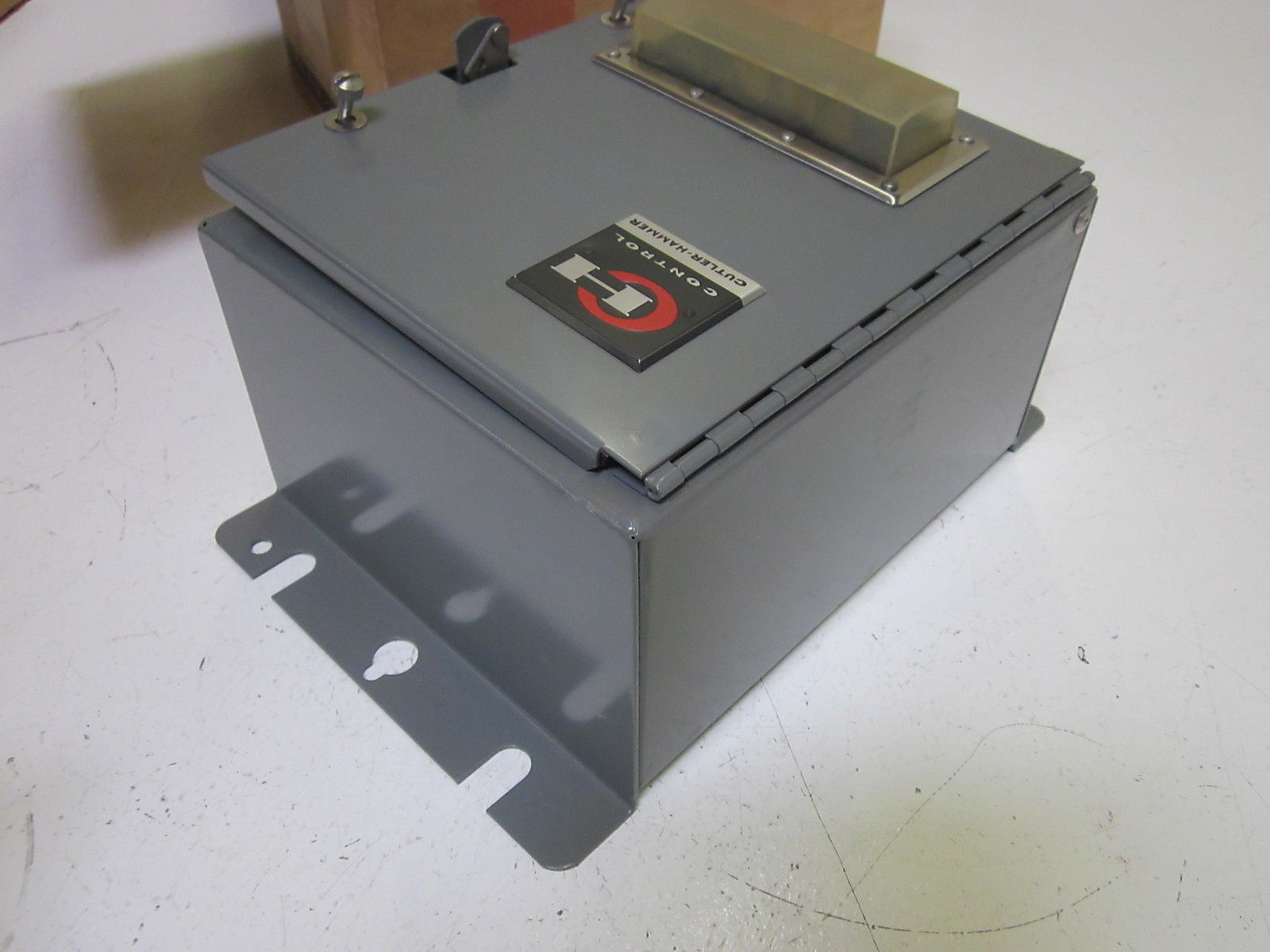 CUTLER HAMMER C799AD1 SER.A1 NEMA 12 MOTOR STARTER ENCLOSURE  *NEW IN BOX*
