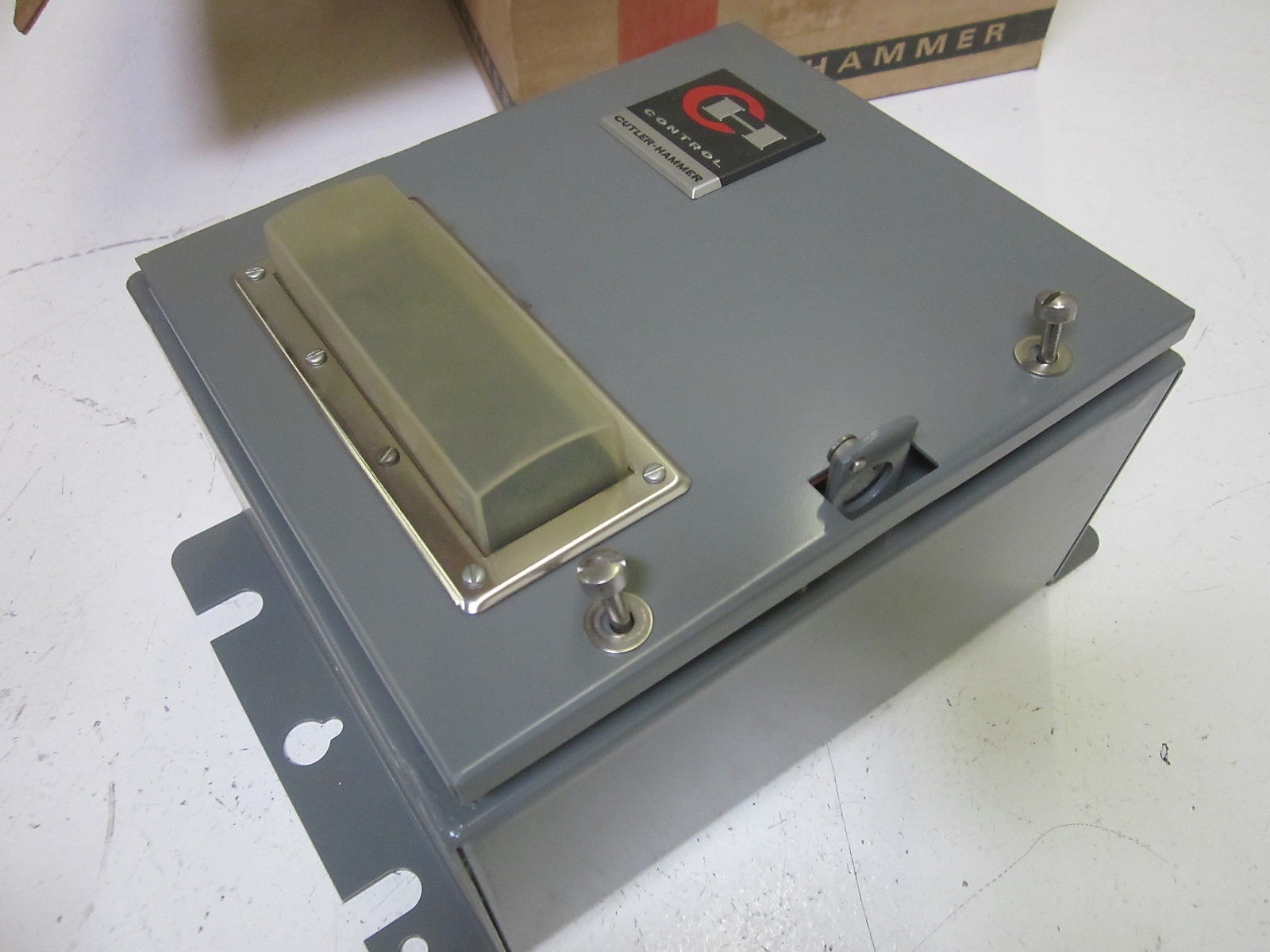 CUTLER HAMMER C799AD1 SER.A1 NEMA 12 MOTOR STARTER ENCLOSURE  *NEW IN BOX*