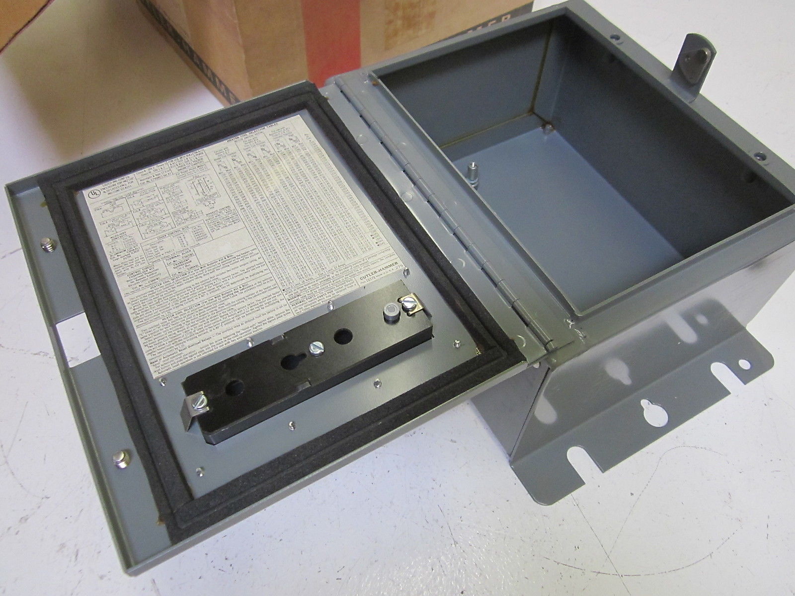 CUTLER HAMMER C799AD1 SER.A1 NEMA 12 MOTOR STARTER ENCLOSURE  *NEW IN BOX*