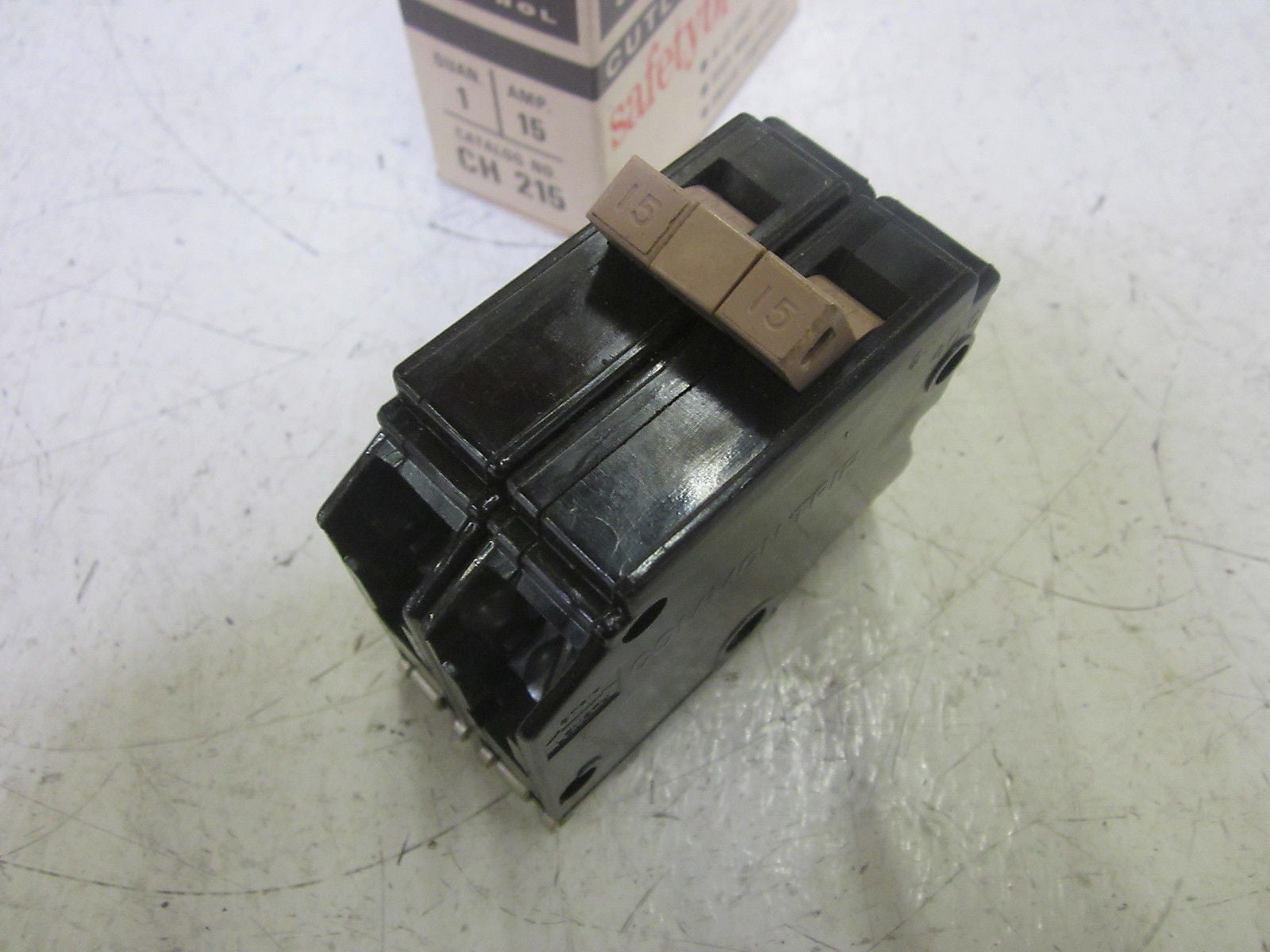 CUTLER HAMMER CH215 CIRCUIT BREAKER 15A *NEW IN BOX*
