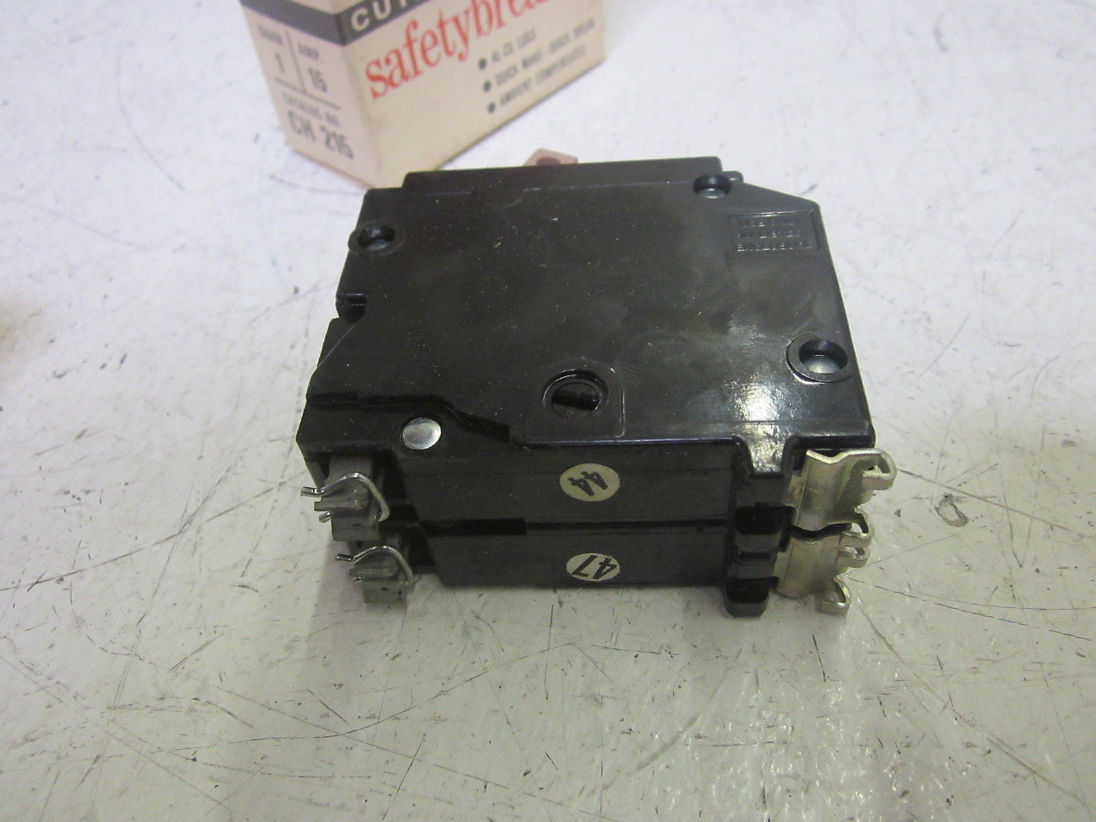 CUTLER HAMMER CH215 CIRCUIT BREAKER 15A *NEW IN BOX*