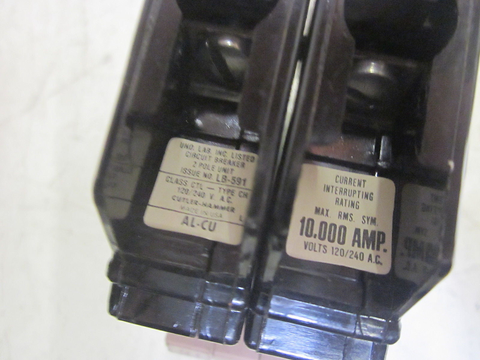 CUTLER HAMMER CH215 CIRCUIT BREAKER 15A *NEW IN BOX*