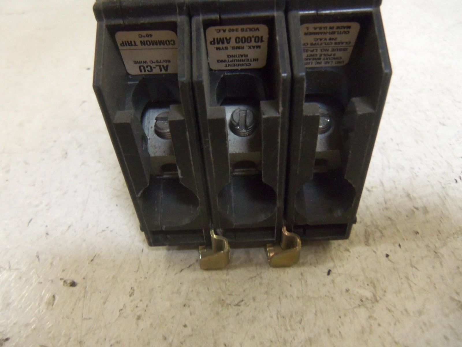CUTLER HAMMER CHB315 CIRCUIT BREAKER *USED*