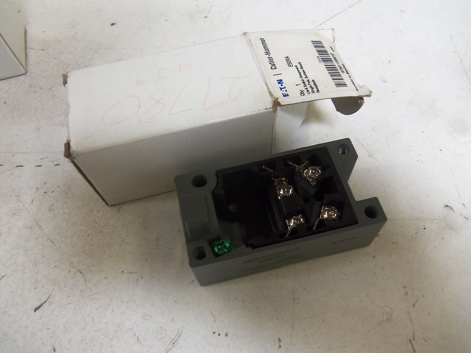 CUTLER HAMMER E50RA LIMIT SWITCH RECEPTACLE *NEW IN BOX*