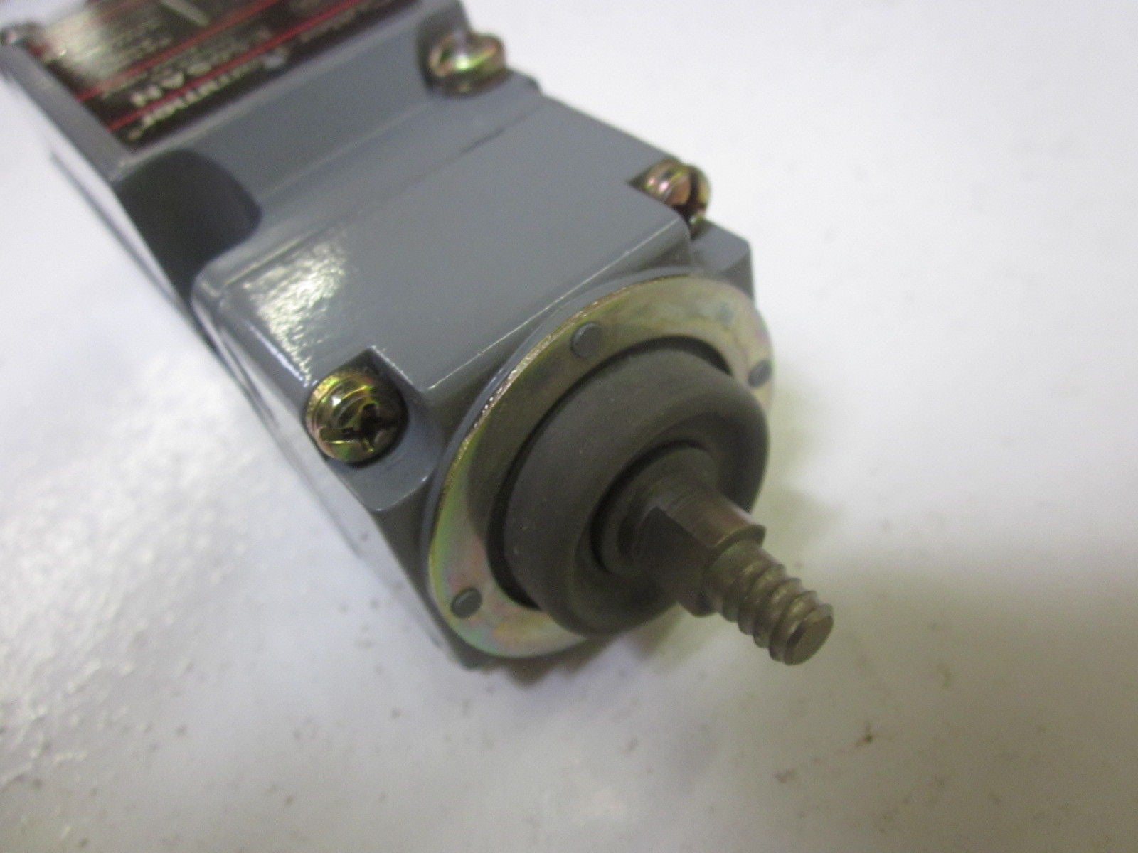 CUTLER HAMMER E50SAN LIMIT SWITCH *NEW NO BOX*