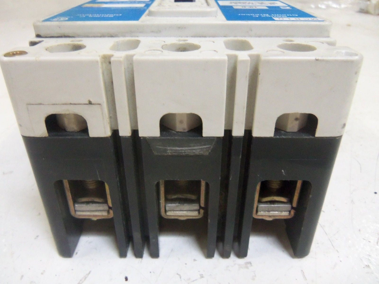 CUTLER HAMMER HFD3035L CIRCUIT BREAKER 35A *USED*