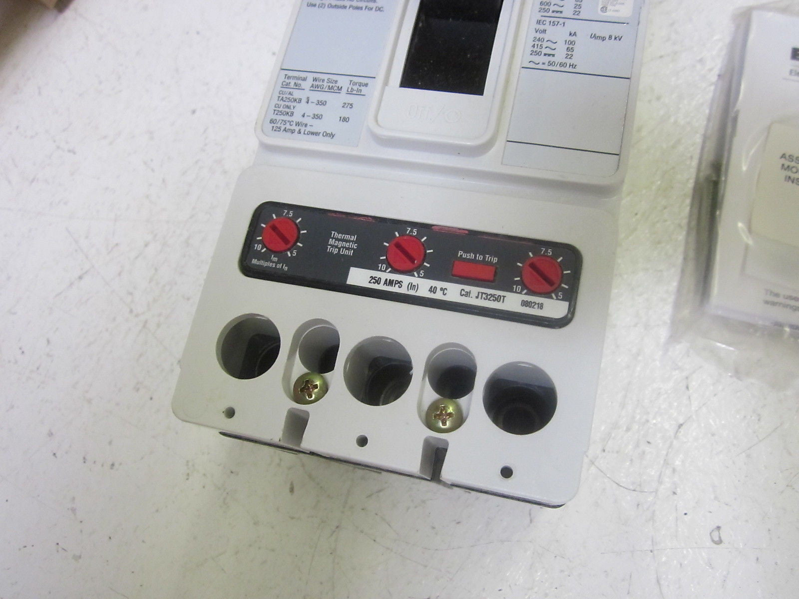 CUTLER HAMMER HJD3250 CIRCUIT BREAKER 250A 600V *NEW IN BOX*