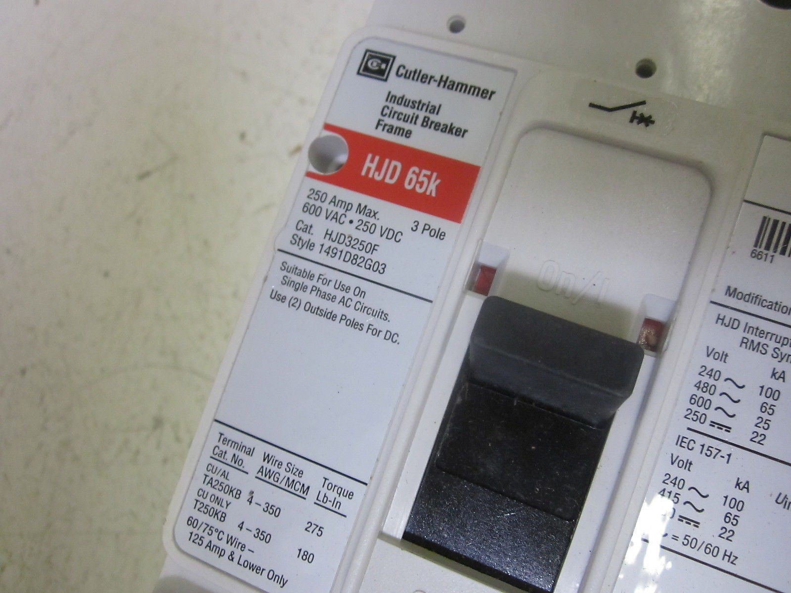 CUTLER HAMMER HJD3250 CIRCUIT BREAKER 250A 600V *NEW IN BOX*