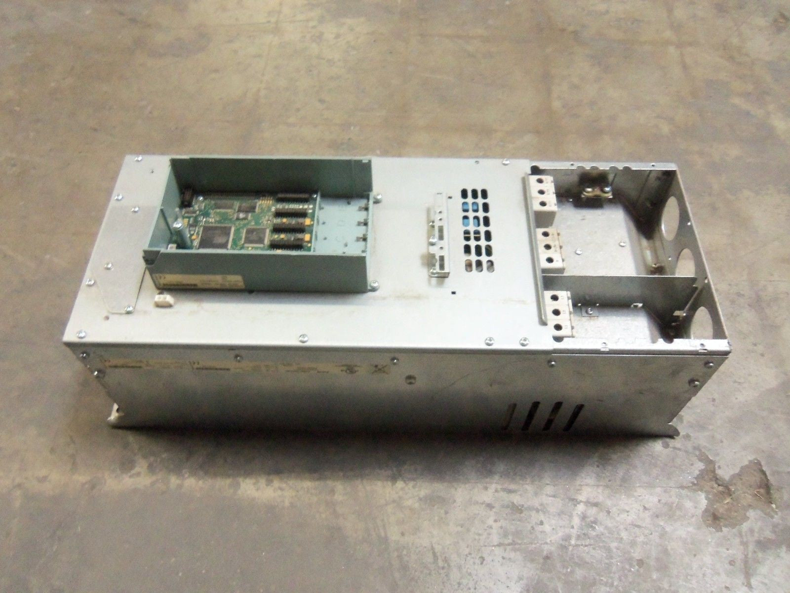 CUTLER HAMMER SVX050A1-4A1N1 DRIVE (AS SEEN IN PICTURED) *USED*