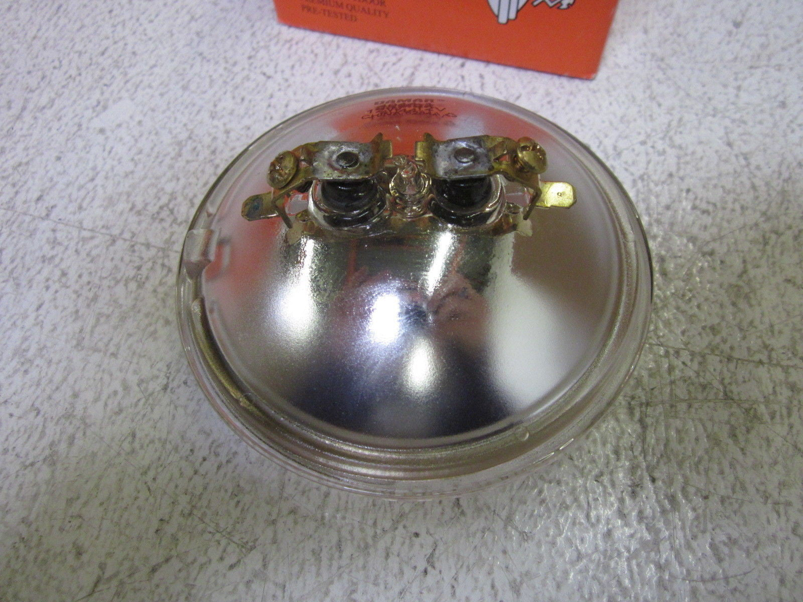 DAMAR 4044-1 12W 12V WEATHERPROOF SEALED BEAM *NEW IN BOX*